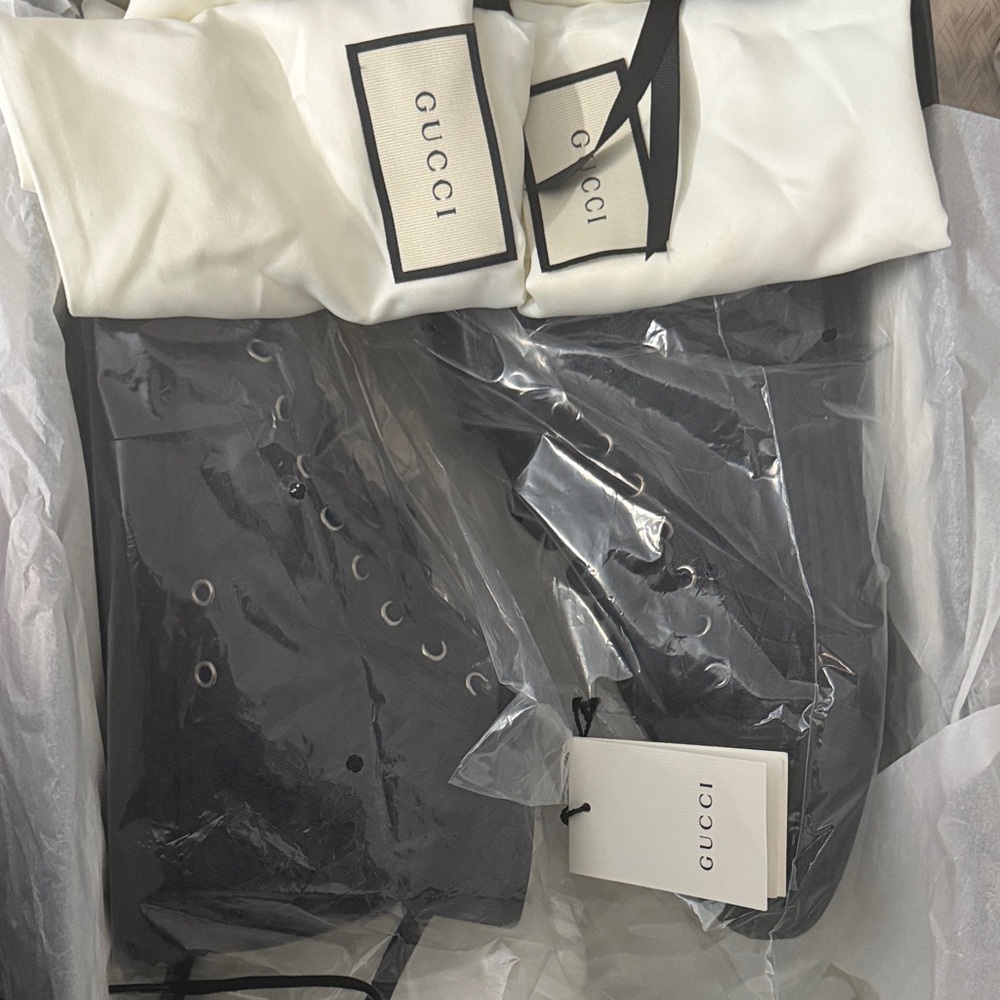 MEN Gucci Black Leather Sneakers